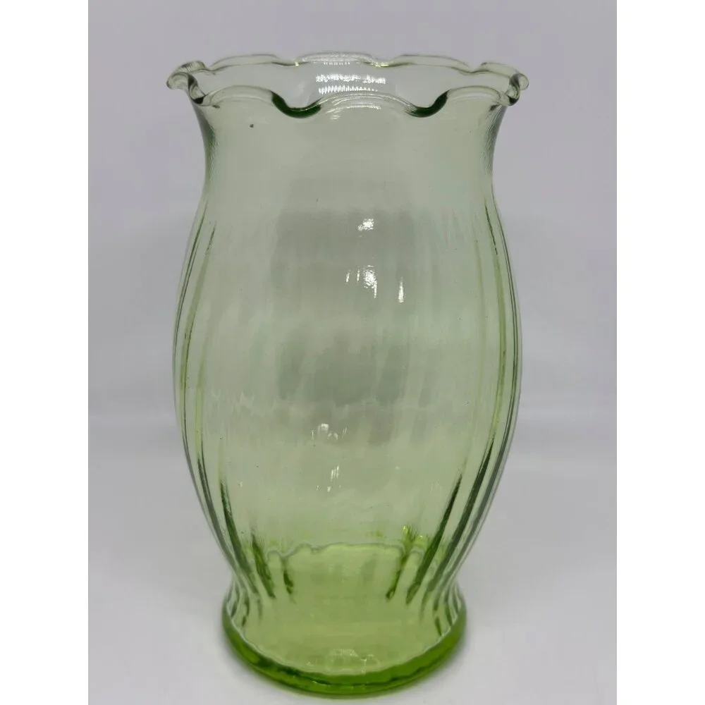 VTG Emerald Green Glass Vase Swirl Pattern Ruffled‎ Edge 3.5x6.5 Tabletop Decor